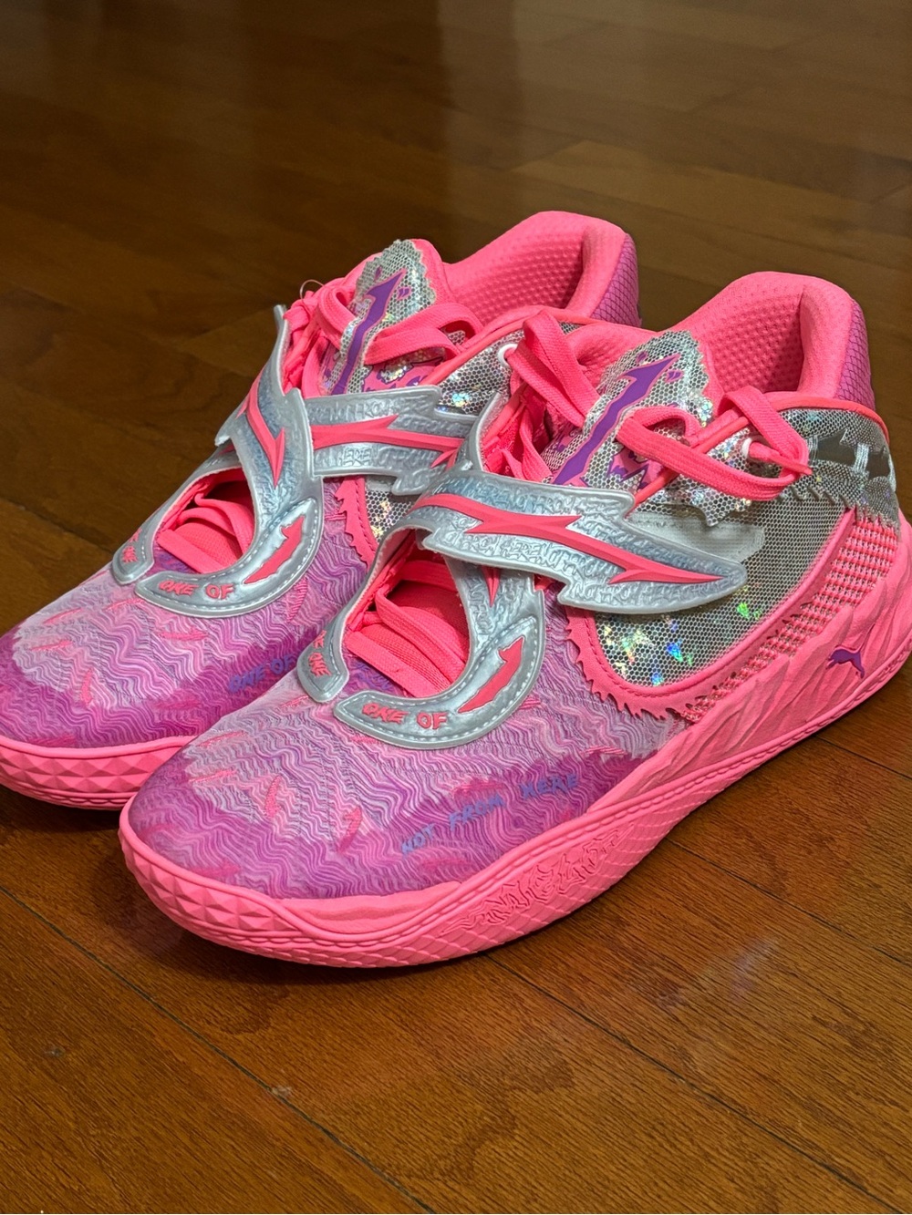 PUMA MB.05 World Tour Men's Basketball Low Top Sneakers Pink 312129-01 Size 10